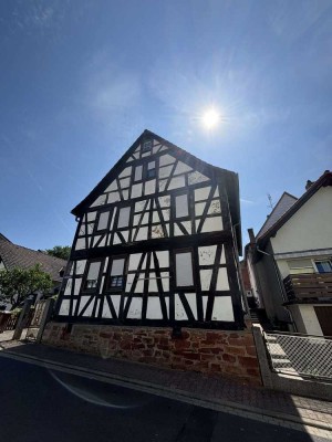 Attraktives Fachwerkhaus mit Potenzial sucht neues Leben