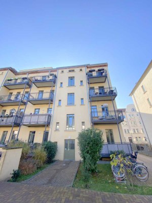 Sanierte 3 Zimmerwohnung mit Wohnküche, Parkett, Balkon und Stellplatz