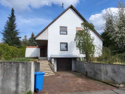 + großzügiges Einfamilienhaus mit Garten und Entfaltungsmöglichkeiten + Zentral + hell