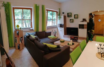 Gemütliche Erdgeschosswohnung mit zwei Zimmern, EBK und Carport in Garmisch-Partenkirchen (Kreis)