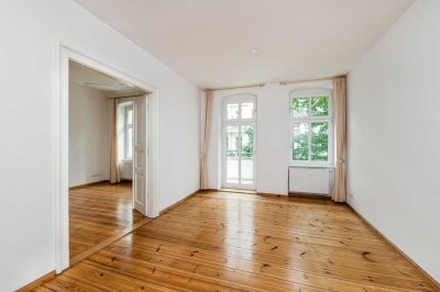 ALTBAUJUWEL MITTEN IM BÖTZOWVIERTEL MIT BALKON UND AUFZUG