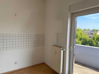 Schöne und gepflegte 3-Raum-DG-Wohnung mit Balkon in Mönchengladbach