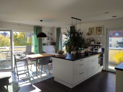 Exklusive, gepflegte 3-Raum-Penthouse-Wohnung mit geh. Innenausst. mit Dachterrasse und EBK in Rain