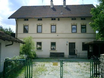 Gemütliche, helle3-Zi.. Whg.51 m² ,Ering/Inn mit Küche,Nähe Wacker-Werksbushalt,399,- €, ab 1.11.25