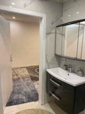 Luxuriöse 2-Zimmer-Wohnung im 1. OG in Bonn-Duisdorf