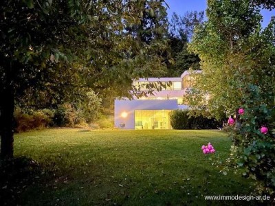 Aussergewöhnliche  Architektenvilla im Bauhausstil mit Pool inkl. Einliegerwohnung !