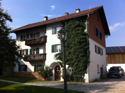 Helle Altbauwohnung mit Balkon in historischer Hofmark Gern/Eggenfelden