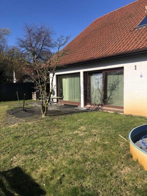 Helle 3-Zimmer Wohnung in Zweifamilienhaus in Langenhagen–120 m², mit Fußbodenheizung, Kaminofen