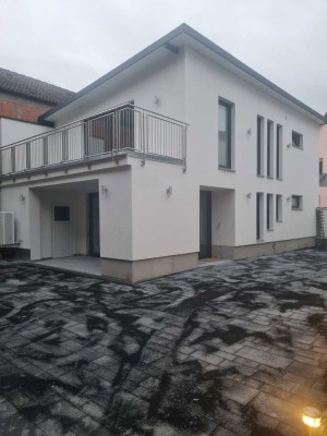 Einfamilienhaus mit luxuriöser Innenausstattung und EBK in Bürstadt