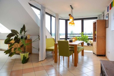 HEGERICH: Gemütliches Wohnen mit Weitblick   Lichtdurchflutete 3-Zimmer Wohnung in Seukendorf