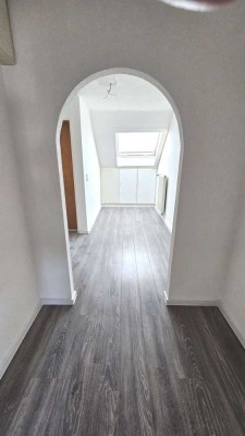 2-Zimmer Dachgeschosswohnung zentraler Lage