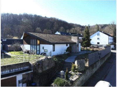 Außergewöhnliches freistehendes Einfamilienhaus in Esslingen-Weil