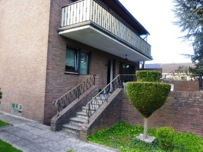Bestlage Liedberg-Steinhausen: Gepflegtes 2-Familienhaus - als Generationenhaus geeignet