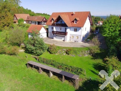 Gediegenes Zweifamilienhaus in herrlicher Aussichtslage