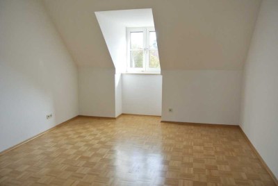 ***2 min. Fußweg in die Dachauer Altstadt - gemütliche 3-Zimmer-DG-Wohnung***