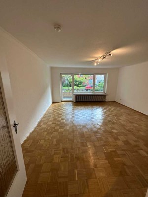 Renovierte 3 Zi.-Wohnung mit Balkon und Einbauküche in ruhiger Lage von Meerbusch-Osterath