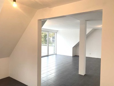 Bedingrade*Schöne*Helle*Große*Dachgeschoß*Maisonettwohnung*Drei Schlafzimmer*