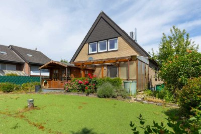 ***PREISREDUZIERUNG*** geräumiges Einfamilienhaus mit Vollkeller und Doppelgarage.