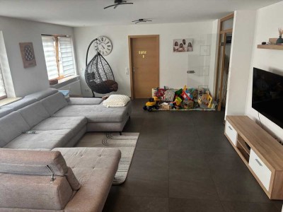 Großzügige und helle Wohnung (1. OG) mit Dachterrasse