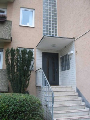Schöne renovierte 1,5 Zimmer Wohnung in gepflegtem Wohnhaus