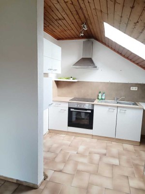 Freistehendes Haus mit weitläufigem Grundstück in Ortsrandlage