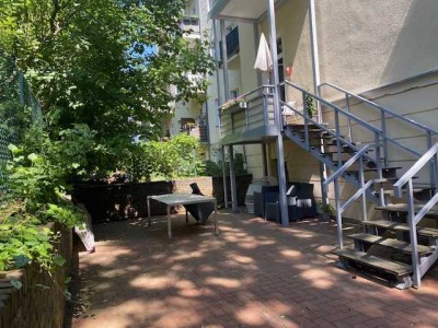 ***Bezugsfreie 3-Zi.-HP-ETW mit Kamin, Sauna, Balkon, eigene Hoffläche und ca. 50qm-Souterrain***