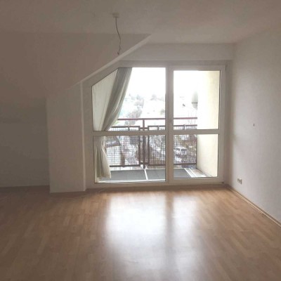 Schöne Dachgeschosswohnung mit Balkon