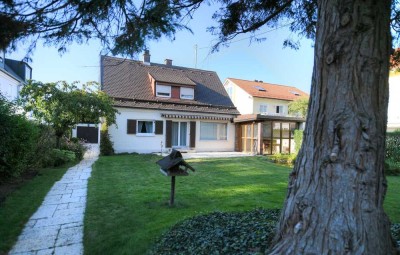 Großes, gut geschnittenes Grundstück mit Altbestand - bebaubar mit Mehrfamilienhaus od. Doppelhäuser