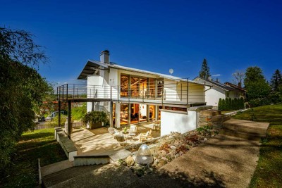RESERVIERT: Modernisierte Architektenvilla mit Panoramablick