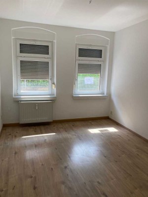 Großzügige 3-Zimmer mit Laminat und Wannenbad in ruhiger Lage!