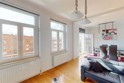 DREAMHOUSE Immobilien: Charmante Altbauwohnung mit Balkon ins Grüne