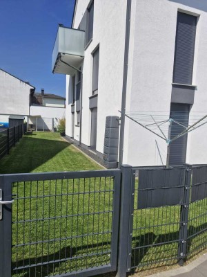 Exklusive neuwertige 3 Zimmer Wohnung mit großzügigem Garten, Tiefgarage, ohne Makler von Privat