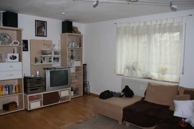 Helle, schöne 3 Zimmer Wohnung mit Balkon und Grünfläche, Hanglage, gehobene Ausstattung.