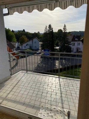 Neuwertige, Helle 2,5 Zimmer Wohnung mit Balkon und Einbauküche