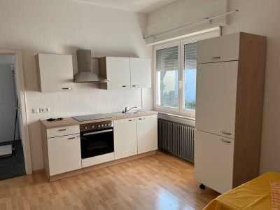 Helle, möblierte und zentrumsnahe 2,5-Zimmer-Wohnung mit neuer EBK