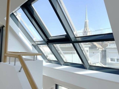 PÄRCHEN-WOHNUNG IN AKH-NÄHE : SONNIGE UND RUHIGE DACHGESCHOSS-MAISONETTE MIT TERRASSE UND BALKON