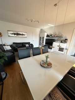 Moderne und gepflegte 4-Zimmer-Wohnung mit Balkon/Wintergarten und hochwertiger Ausstattung