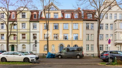 Historischer Charme, modern saniert, stadtnahes 3-Zimmer-Dachgeschosswohnung mit Balkon