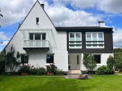 Wohlfühloase in idyllischer Lage - Einfamilienhaus mit Pferdeställen und Gästehaus