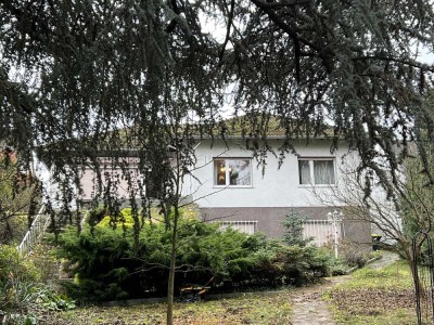 Genießen Sie den Rheingau und das Einfamilienhaus mit Potential  - und den XXL-Garten