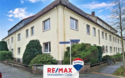 Gemütliche 2-Zimmer-Dachgeschosswohnung mit Einbauküche in gepflegtem Mehrfamilienhaus!
(AK-3471)