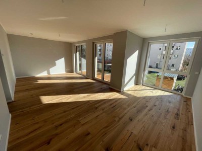 NEU* großzügige 4-Raum Maisonette Wohnung Balkon u. Terrasse, Stellplatz, Anliegerstraße //Exklusiv