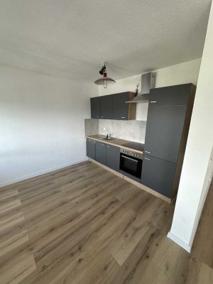 Erstbezug nach Sanierung mit Balkon und Einbauküche: Geschmackvolle 2-Raum-Wohnung