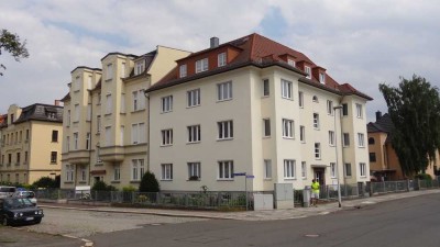 Sonnige, freundliche 3-Zimmer-Erdgeschosswohnung mit kleinem verglasten Balkon in Gera ab sofort