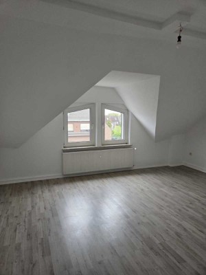 *2,5 ZImmer im stilvollen Altbau Dachgeschoss*