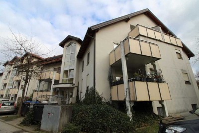 Schöne, gepflegte 2-Zimmer Wohnung mit Balkon !