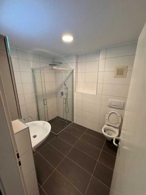 Helle, 2-Zimmer Wohnung mit EBK, Terasse & Tiefgarage in Bruchsal