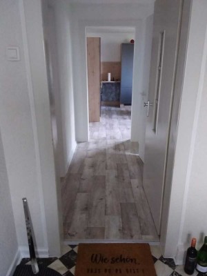 2-Zimmer-DG-Wohnung mit Wohnküche inkl. Küchenzeile in ruhiger Lage