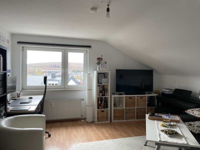 IMAC VERMIETUNG - ruhige 2,5 ZKB DG Ndh. - ohne Balkon