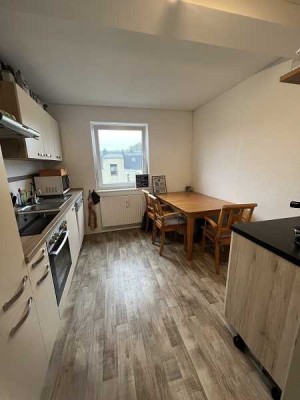 gepflegte 2 Zimmer Wohnung im Dachgeschoss